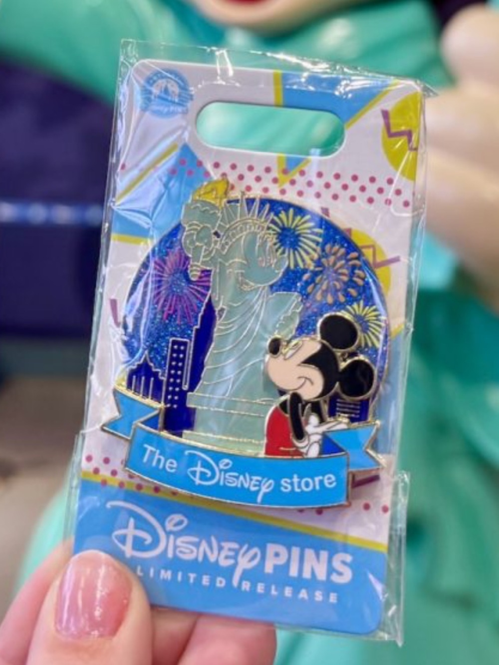 2026 Disney Store New York City NYC Pin Trading Event Mickey Mouse Liberty LR